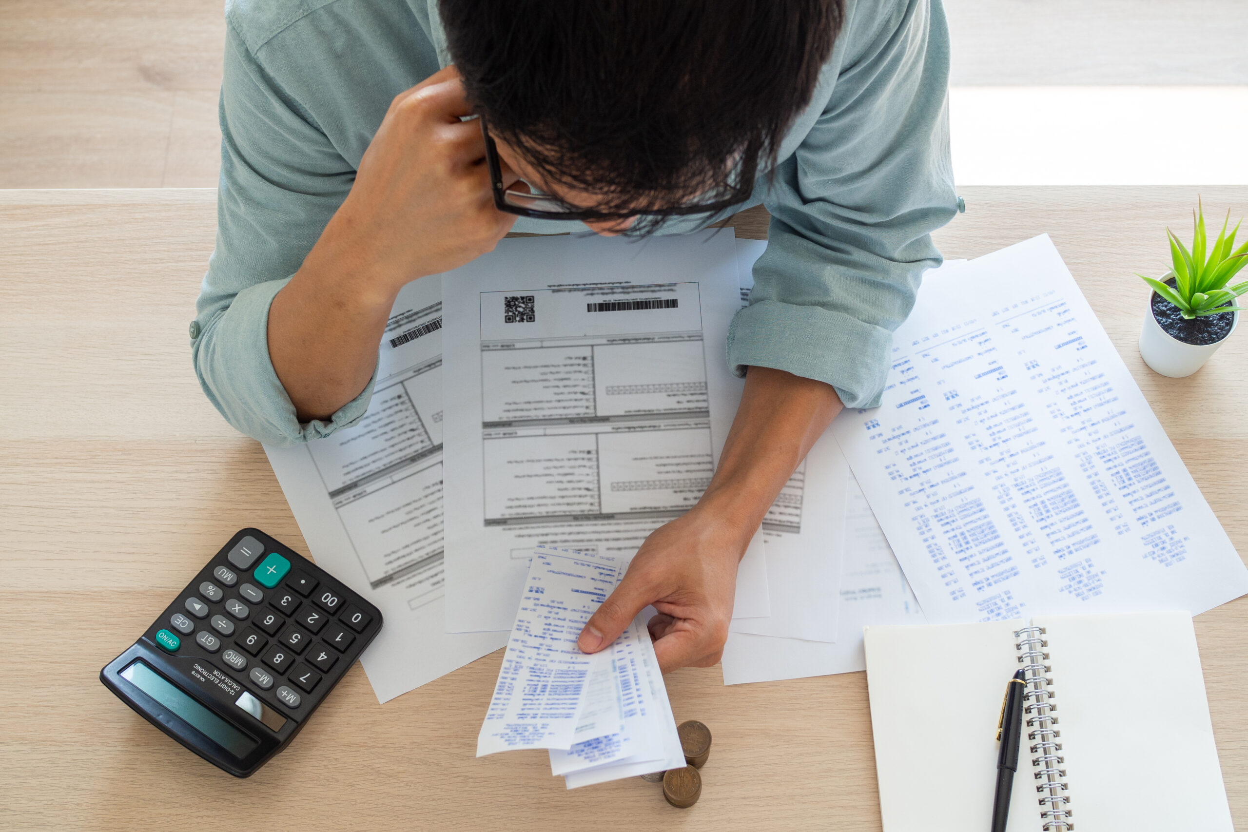 Ilustrasi penunggak pajak besar dan solusi konsultasi pajak bersama Abide Tax Consulting